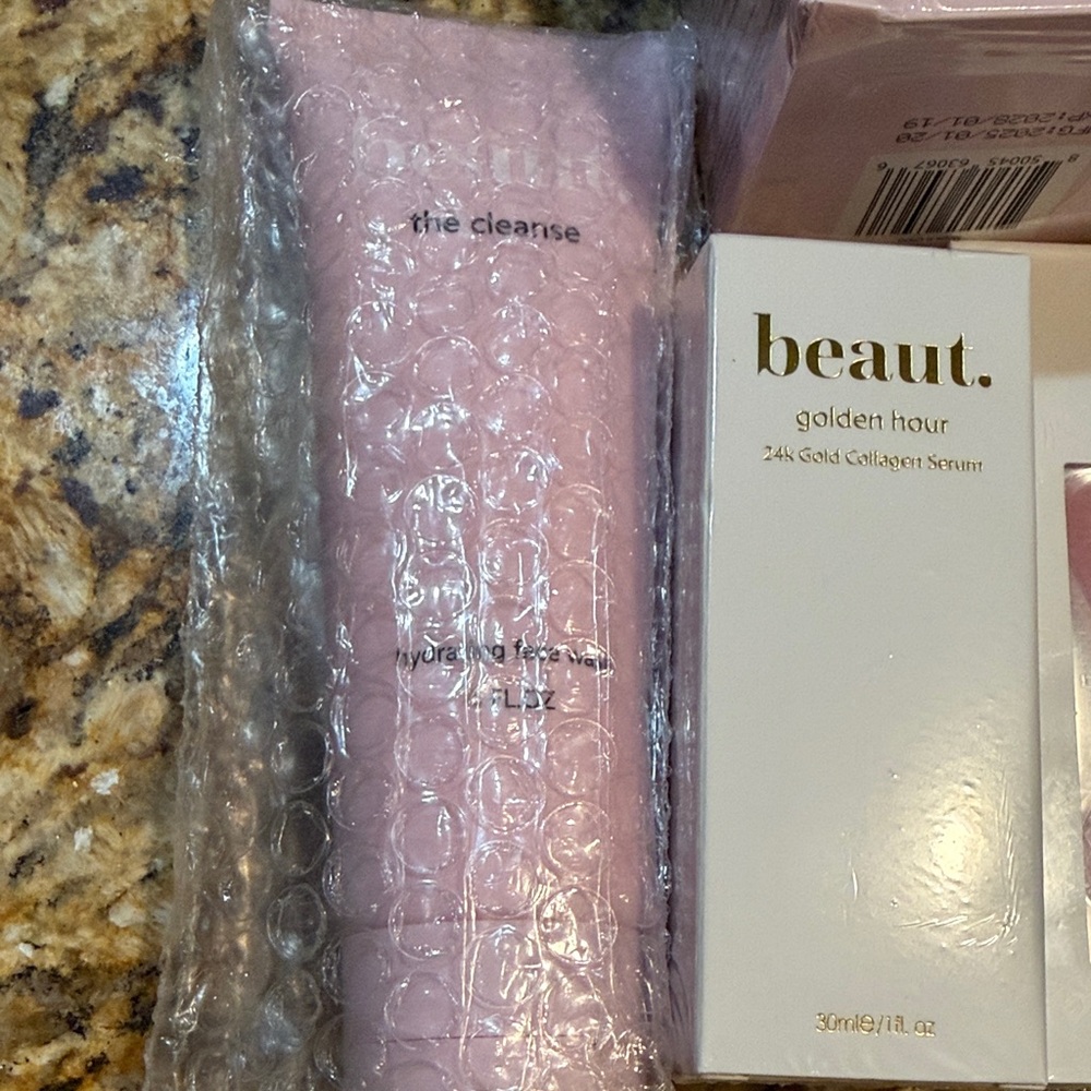 NWT Beaut bundle - Picture 5 of 5